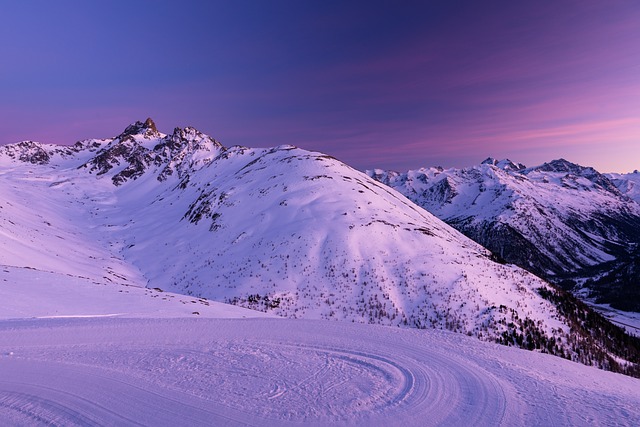 mountains-640x480-51883612.jpeg