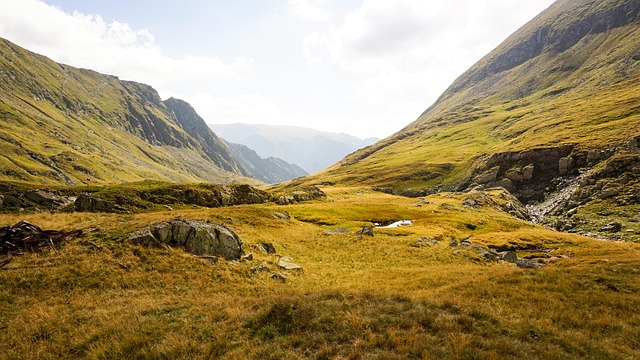 mountains-640x480-85330497.jpeg