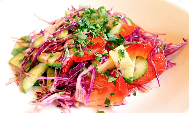 salad-640x480-12165798.jpeg