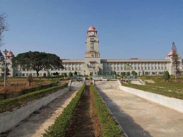 university-640x480-84280087.jpeg