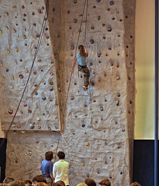 climbing-640x480-68442736.jpeg