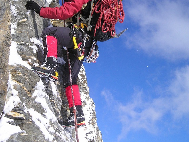 climbing-640x480-78211013.jpeg