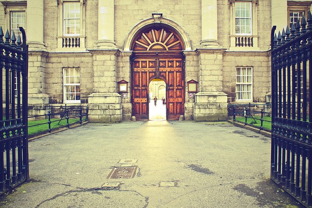 college-640x480-62746706.jpeg