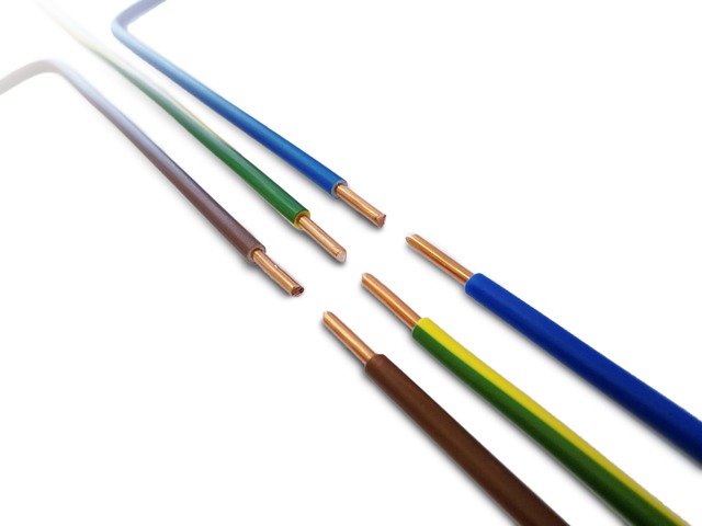 electrician-640x480-35518299.jpeg