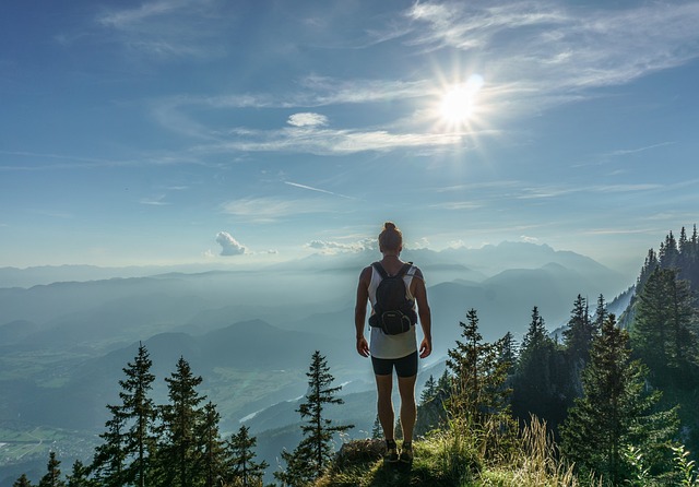hiking-640x480-27785624.jpeg