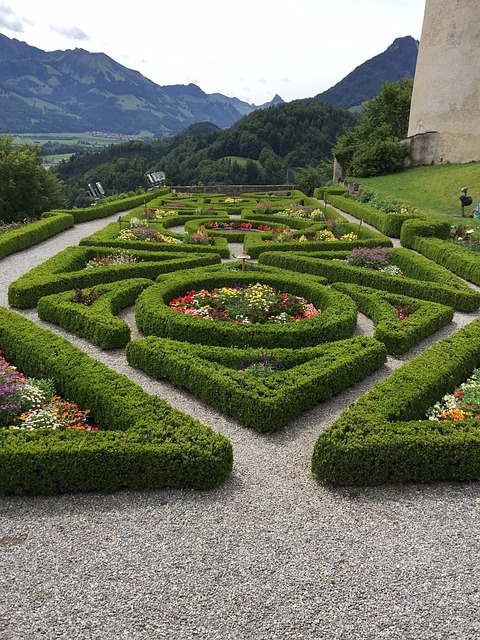 landscaping-640x480-75605716.jpeg