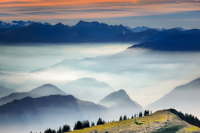 mountains-640x480-81232766.jpeg
