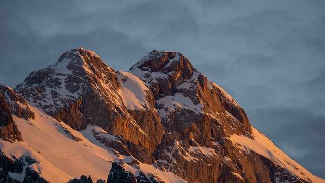 outdoors-640x480-62767973.jpeg