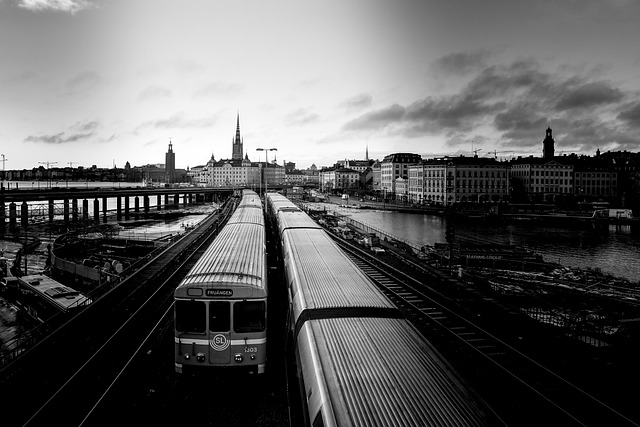railroad-640x480-47736145.jpeg