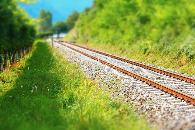 railroad-640x480-7347879.jpeg