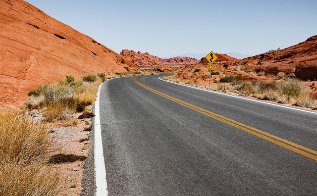 road-640x480-68941217.jpeg