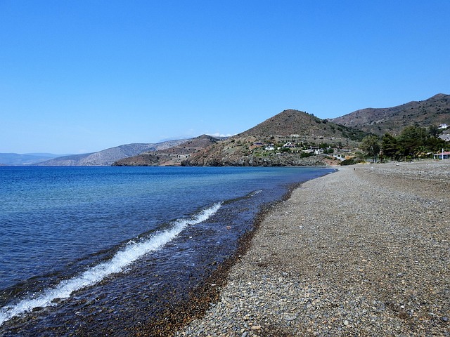 shingle-roof-640x480-99975995.jpeg