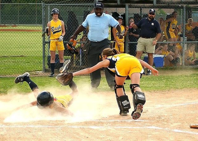 softball-640x480-27013732.jpeg