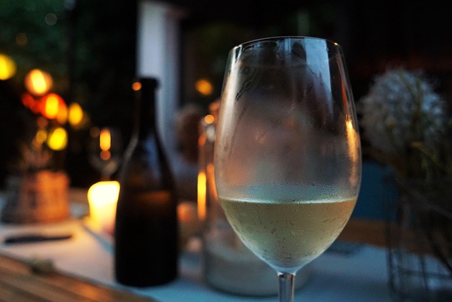 tasting-640x480-35832080.jpeg