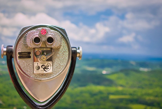 binoculars-640x480-78628975.jpeg