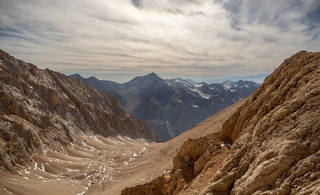 climbing-640x480-16018082.jpeg