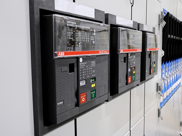 electrician-640x480-58334039.jpeg