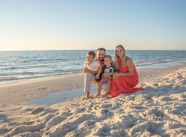 family-640x480-72256795.jpeg