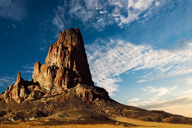 outdoors-640x480-79933712.jpeg
