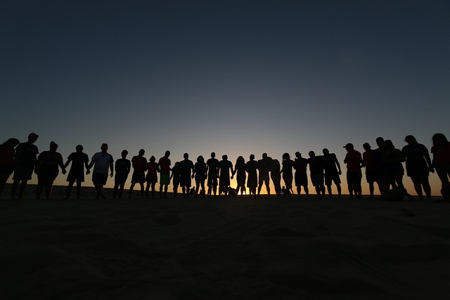 people-640x480-75152141.jpeg