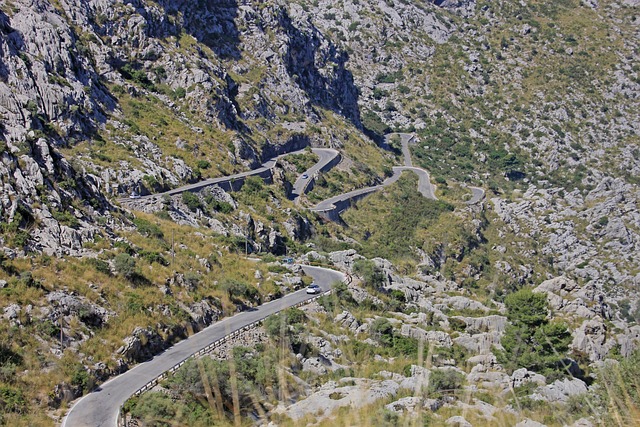 road-640x480-31857594.jpeg