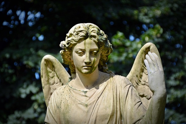 sculpture-640x480-68537913.jpeg